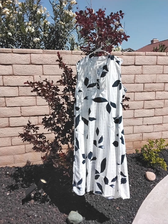 Source Unknown Dresses & Skirts - Source Unknown White Maxi Dress with Black Leaf Print